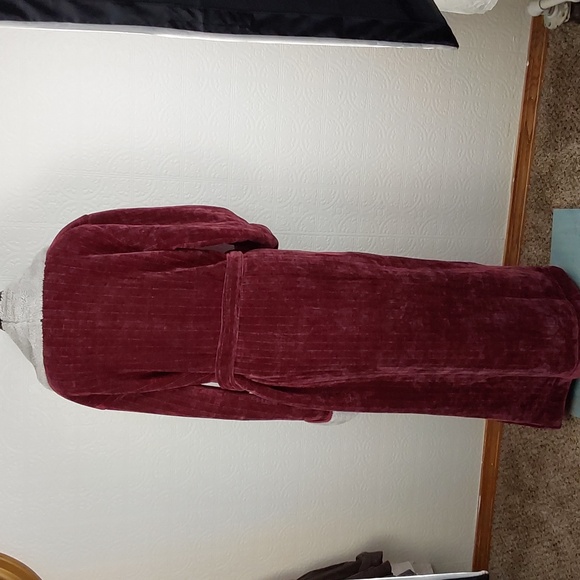 David Archie- DA, Burgandy plush Maxi robe - Picture 3 of 5
